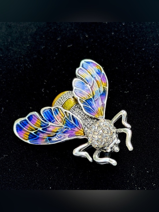 Jewelry - Enamel and crystal cicada brooch